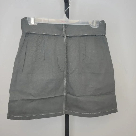 SHEIN Contrast  Trim Belted Skirt - Picture 3 of 5